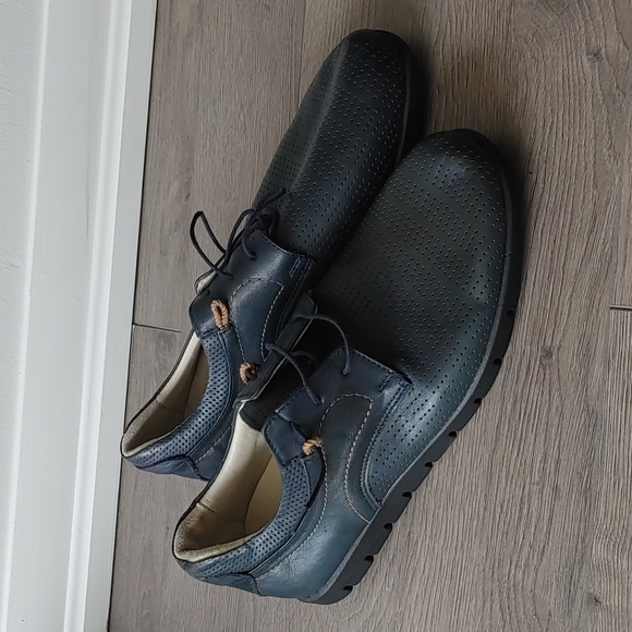 Light shoes - Picture 1 of 4